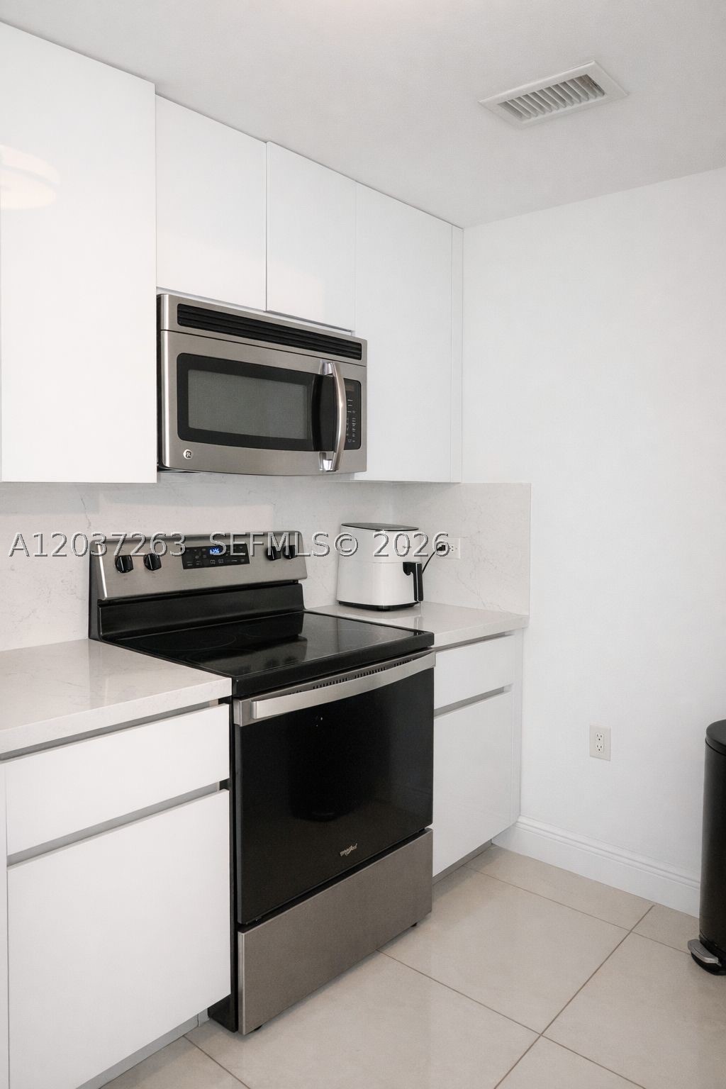TERRAZAS RIVERPARK VILLAG - Residential Lease
