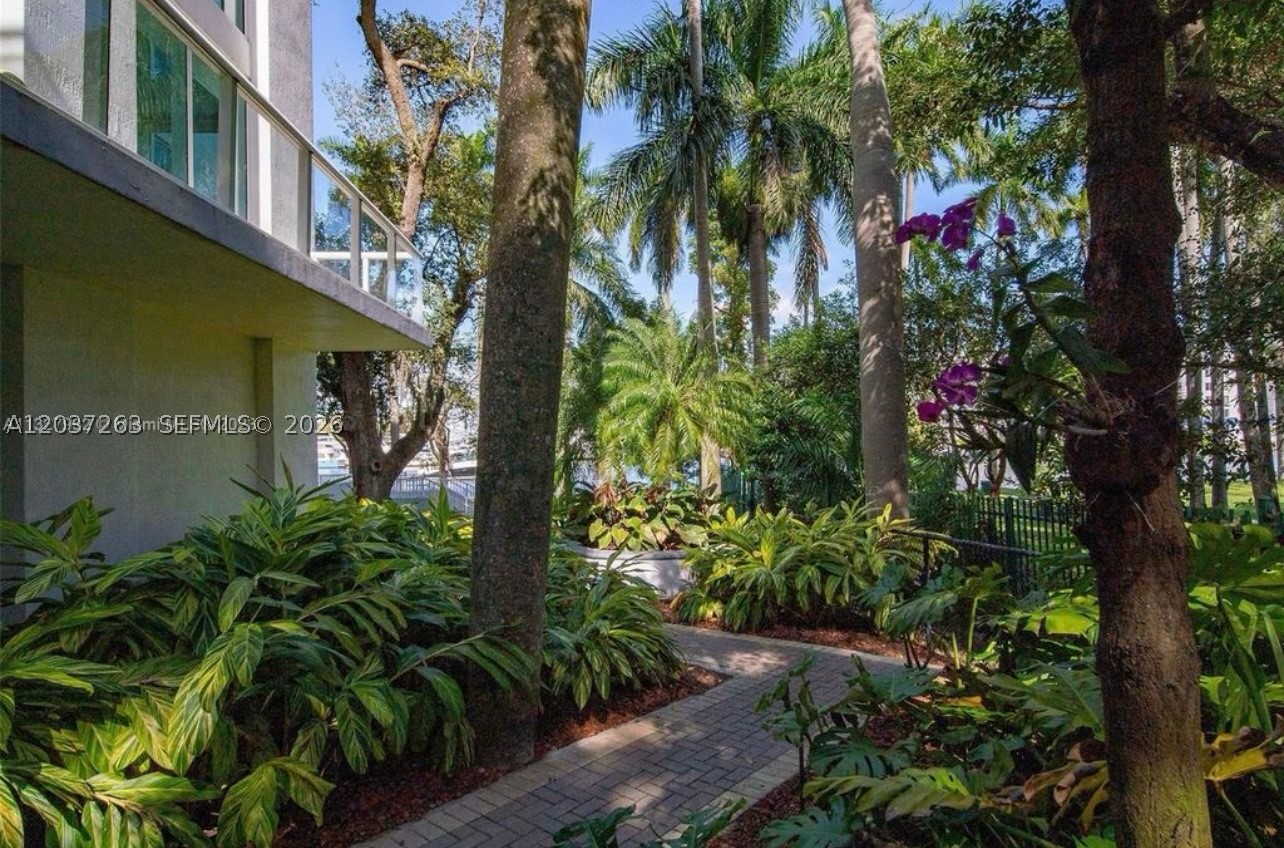 TERRAZAS RIVERPARK VILLAG - Residential Lease
