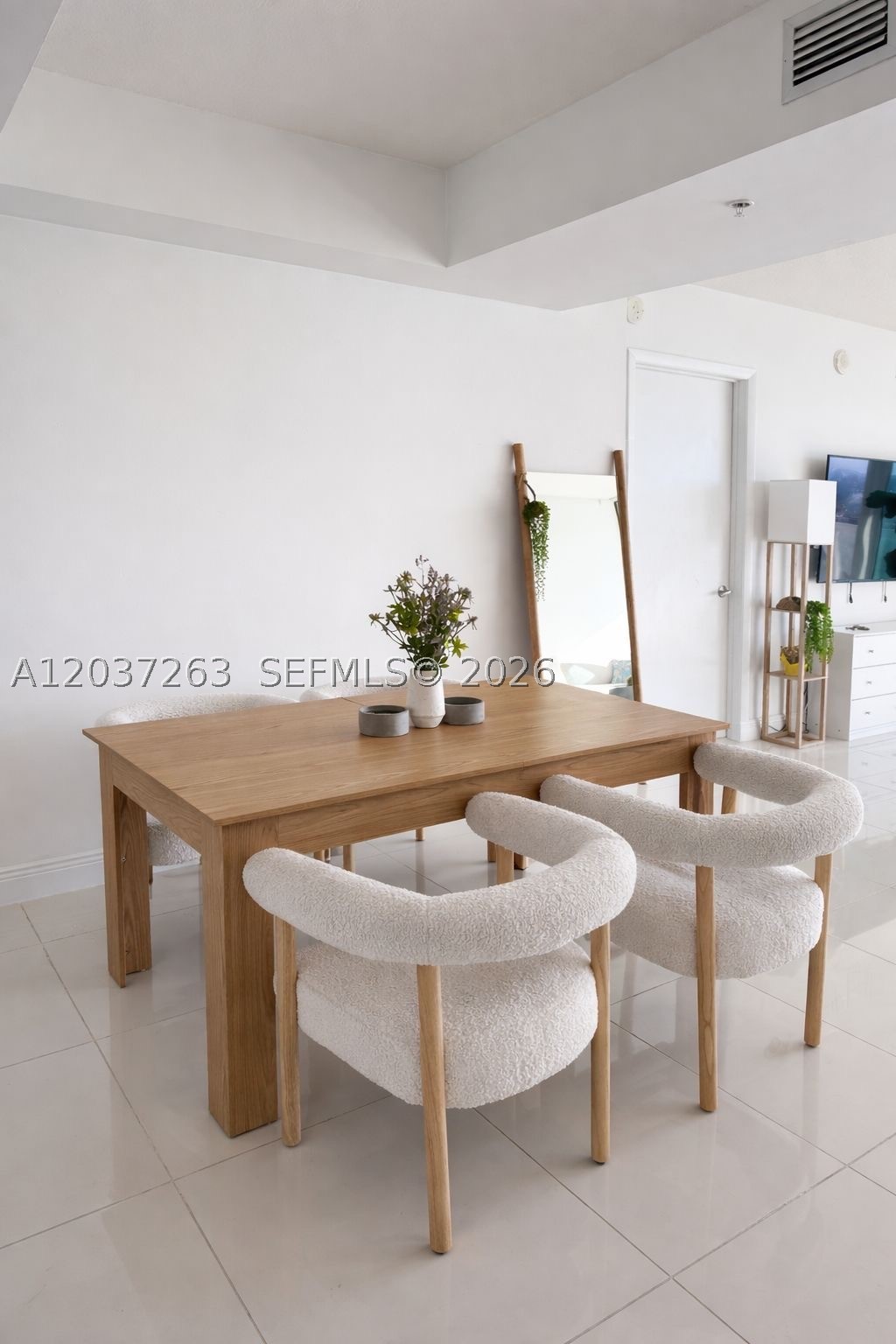 TERRAZAS RIVERPARK VILLAG - Residential Lease