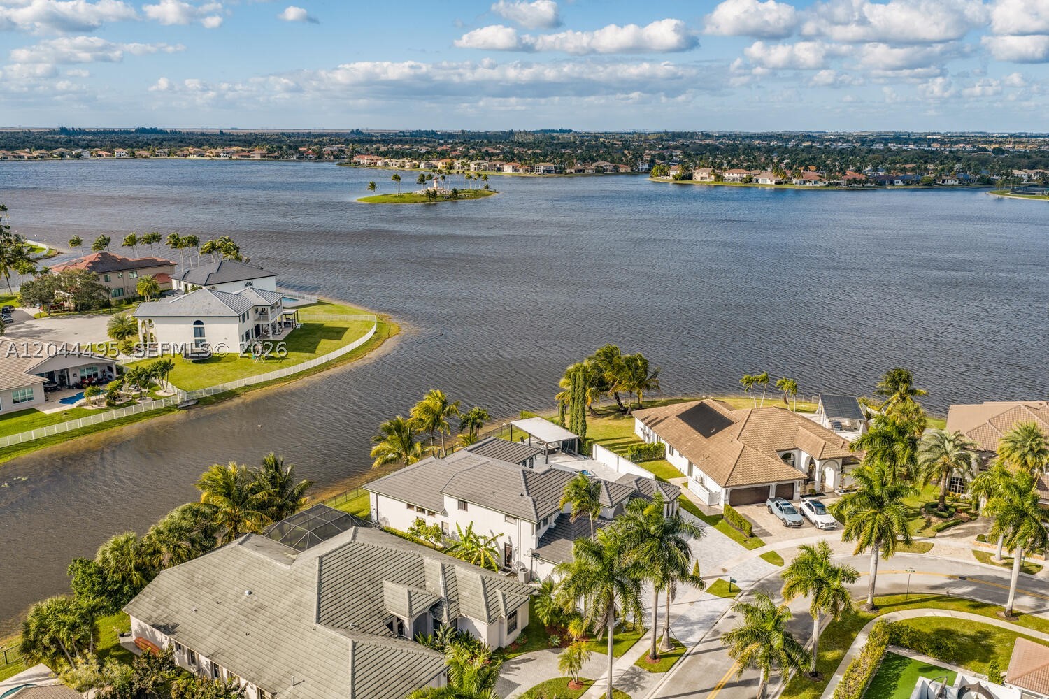 SUNSET LAKES PLAT ONE - Residential