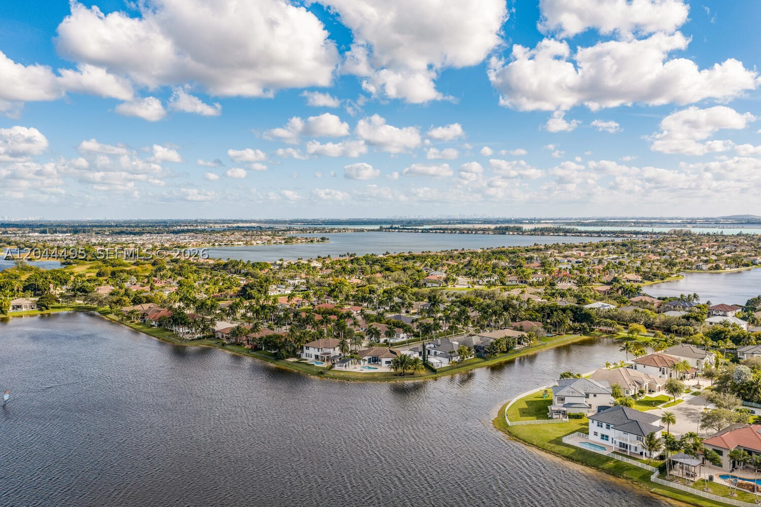 SUNSET LAKES PLAT ONE - Residential
