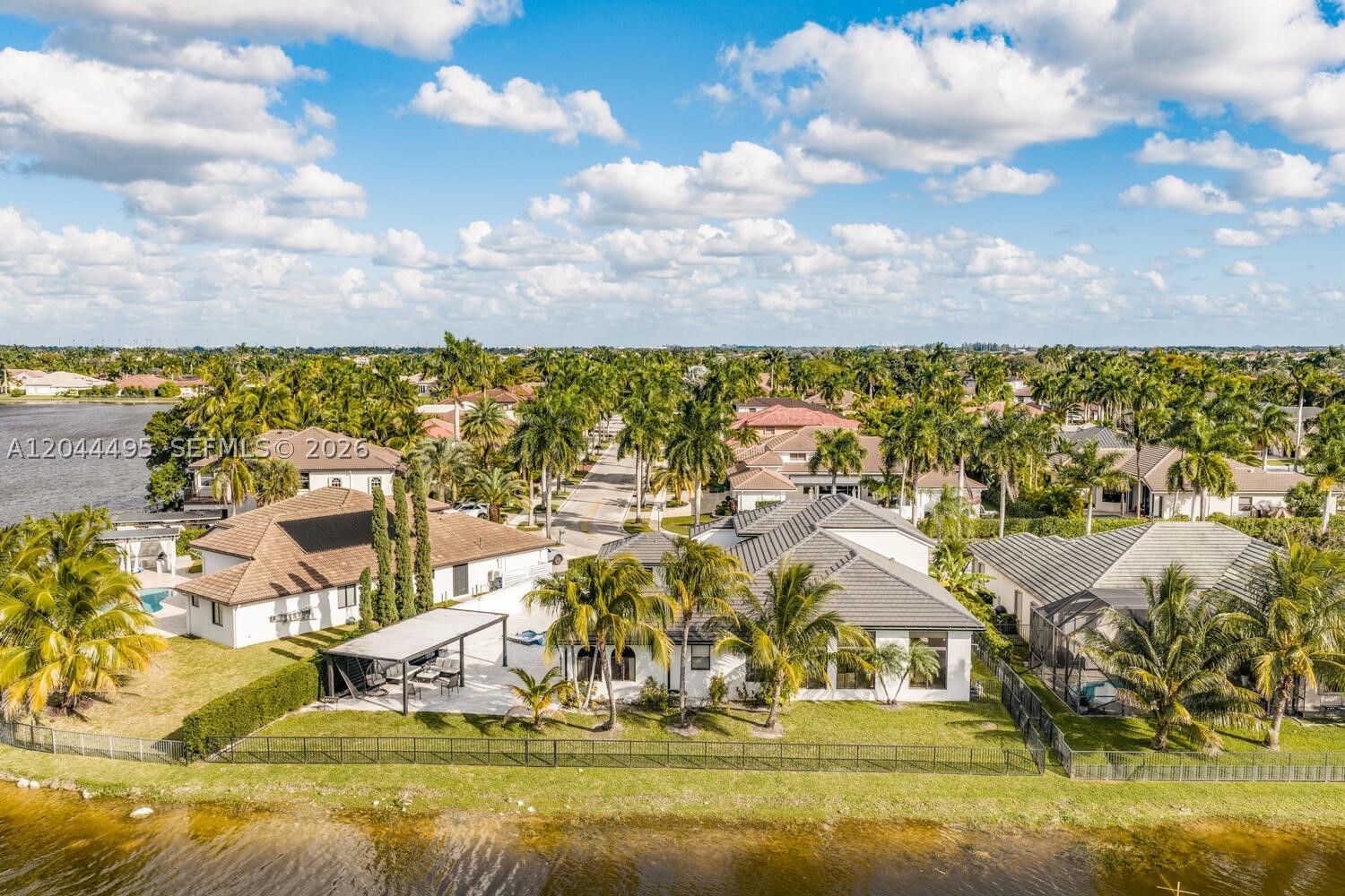 SUNSET LAKES PLAT ONE - Residential