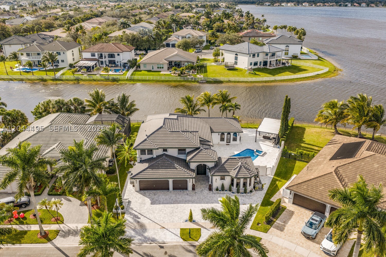 SUNSET LAKES PLAT ONE - Residential