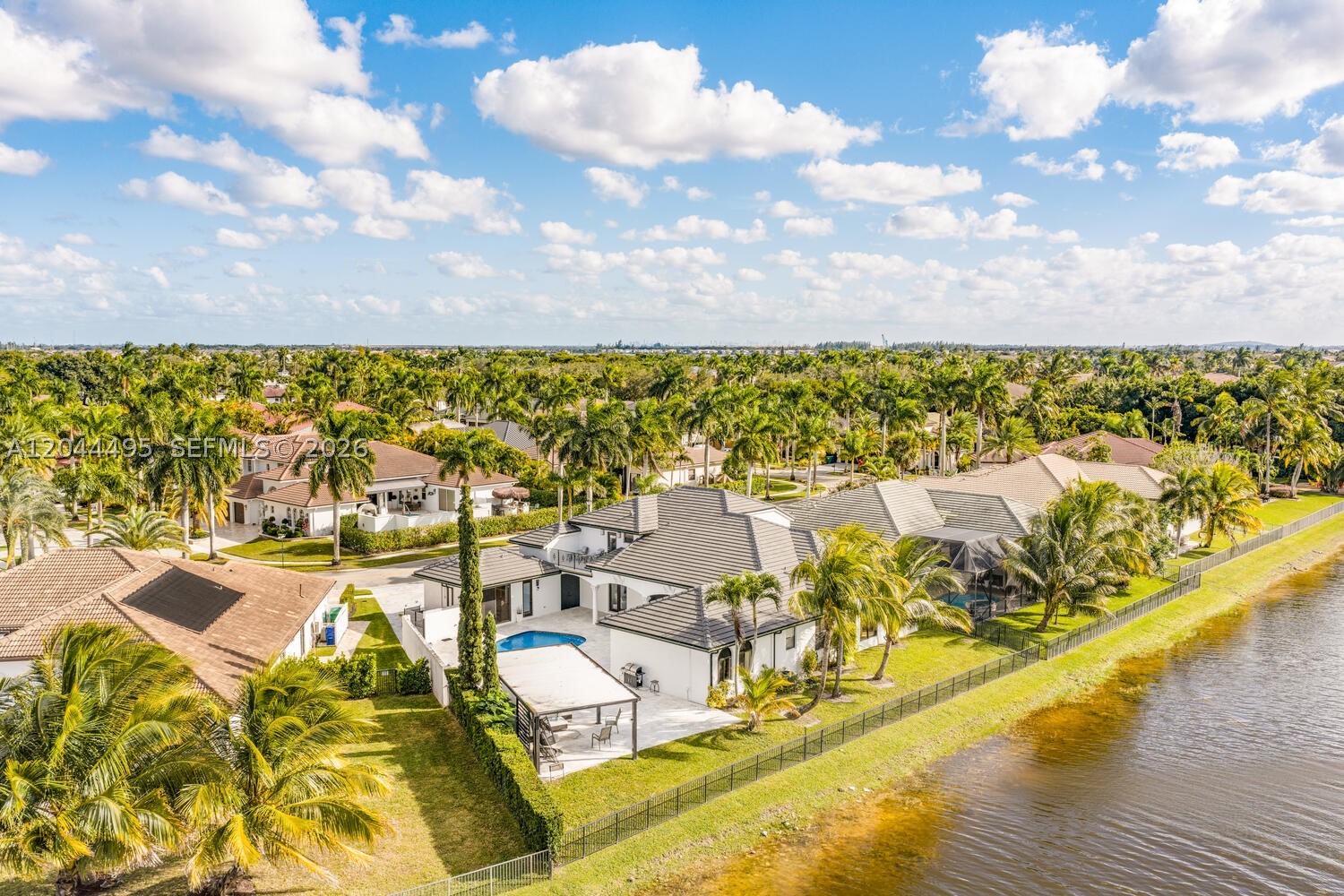 SUNSET LAKES PLAT ONE - Residential