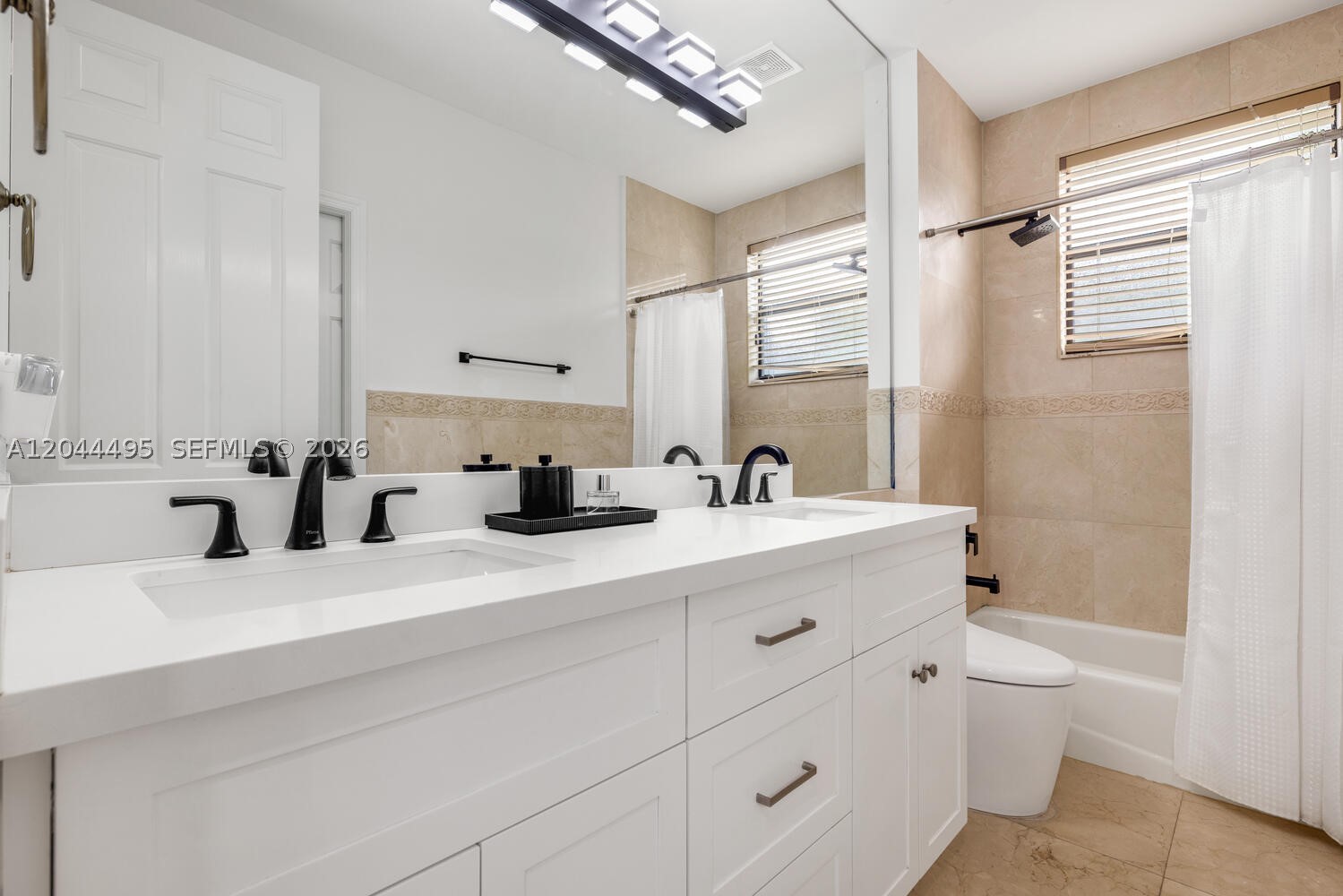 SUNSET LAKES PLAT ONE - Residential
