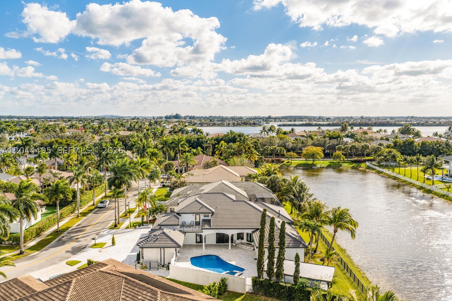SUNSET LAKES PLAT ONE - Residential