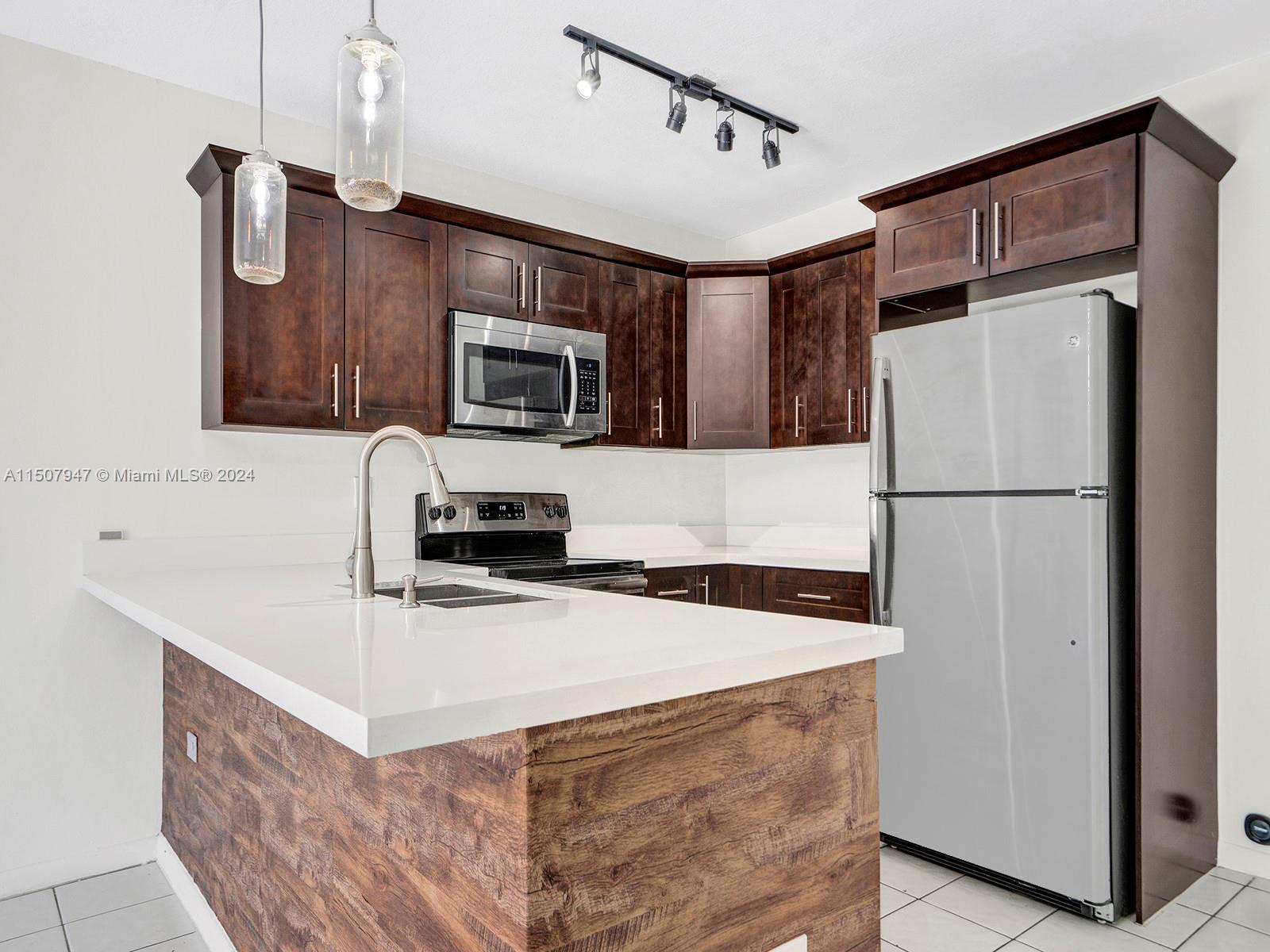 INDIES ISLAND - Residential Lease