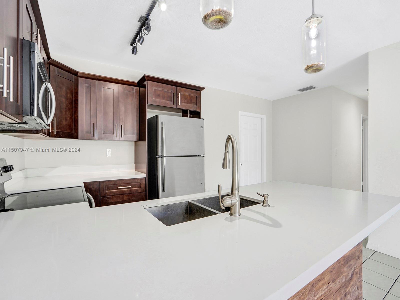 INDIES ISLAND - Residential Lease