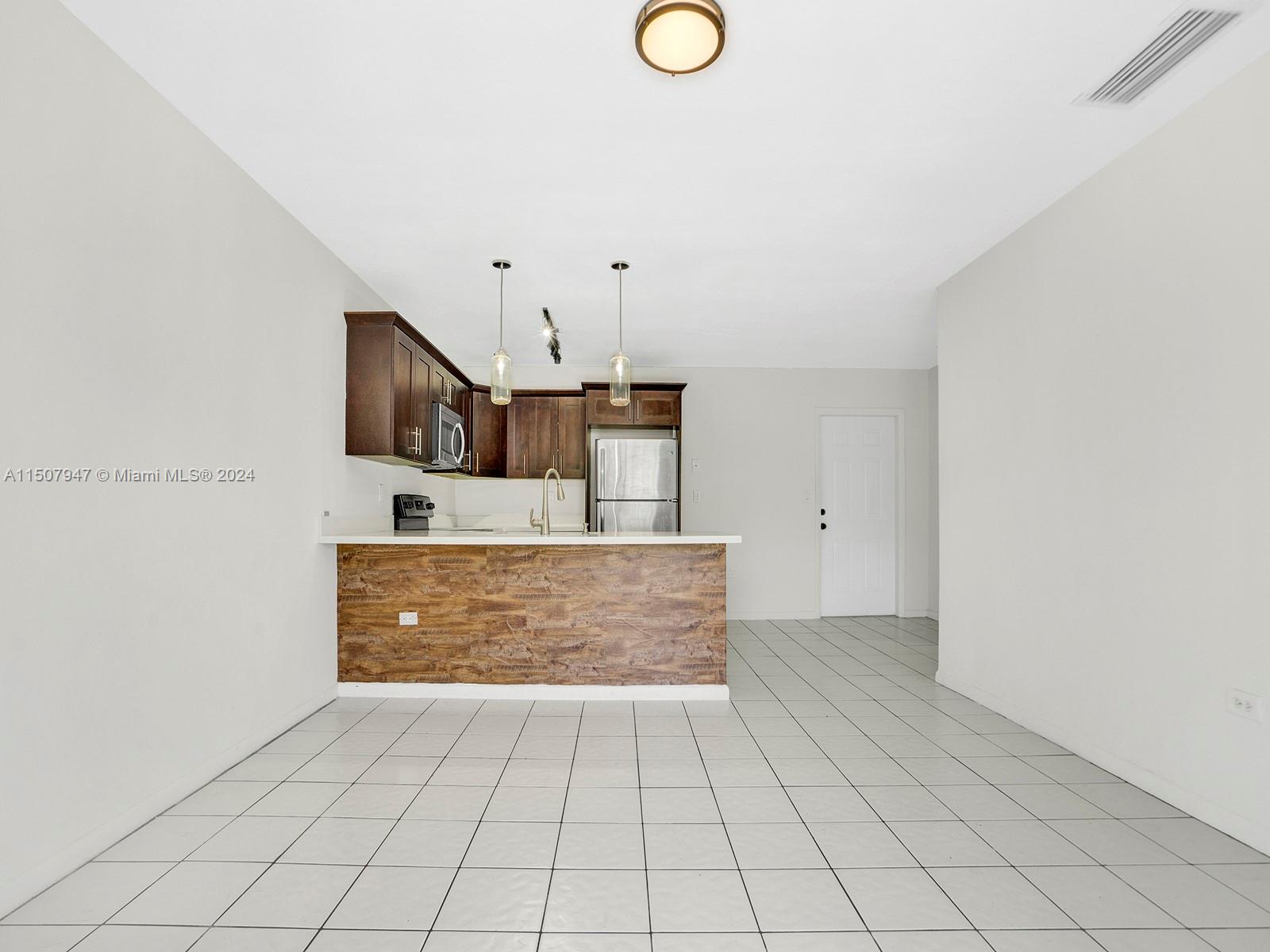 INDIES ISLAND - Residential Lease