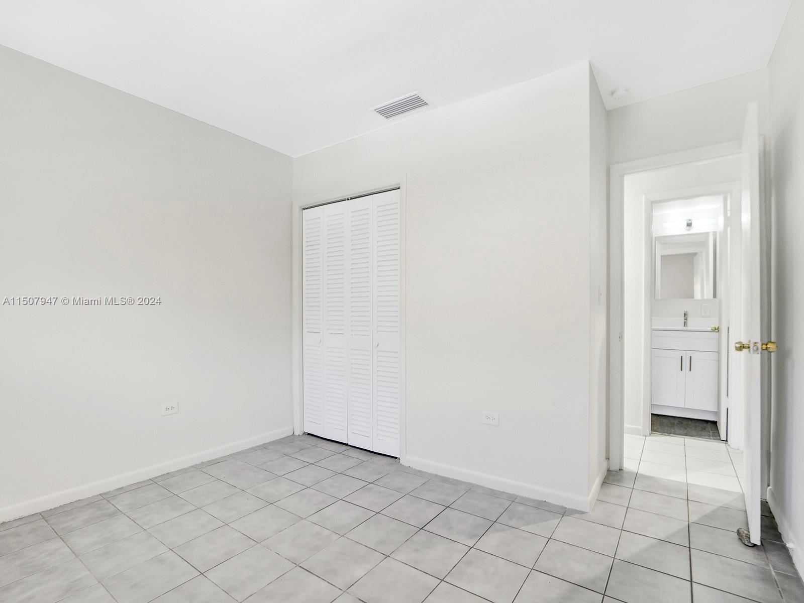 INDIES ISLAND - Residential Lease