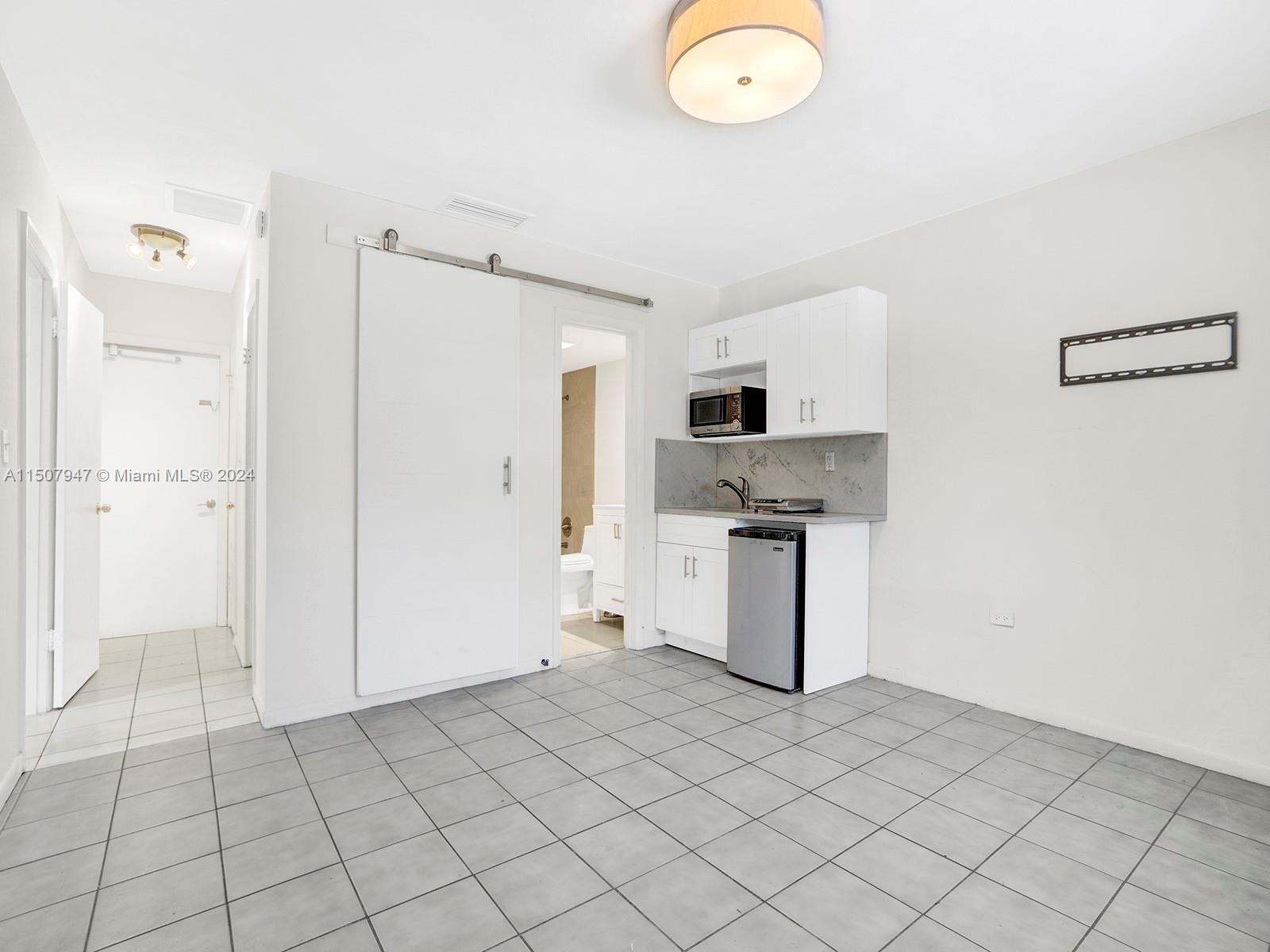 INDIES ISLAND - Residential Lease