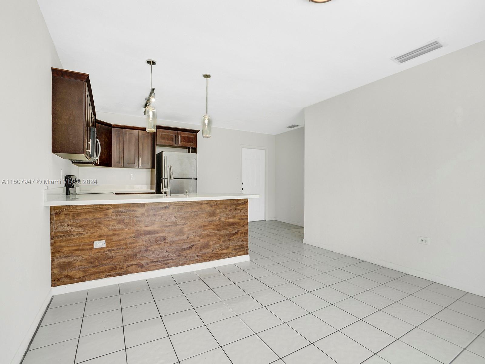 INDIES ISLAND - Residential Lease