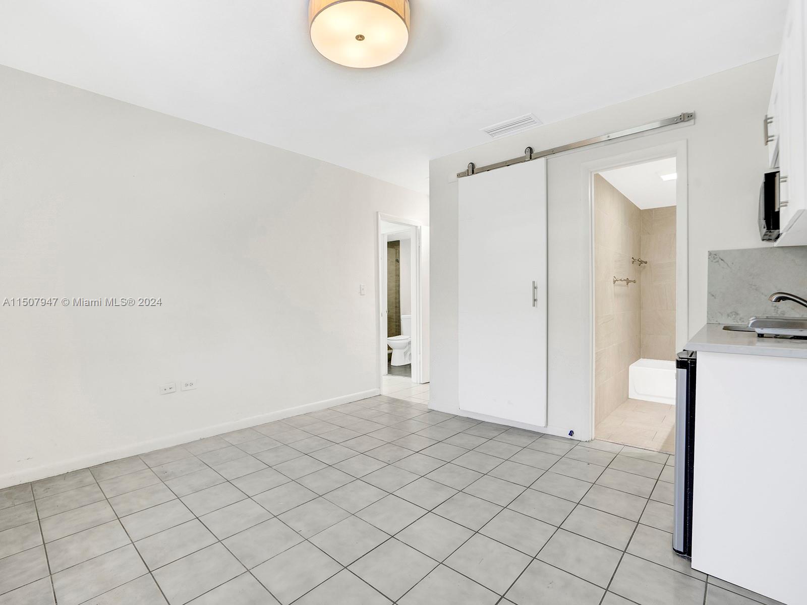 INDIES ISLAND - Residential Lease