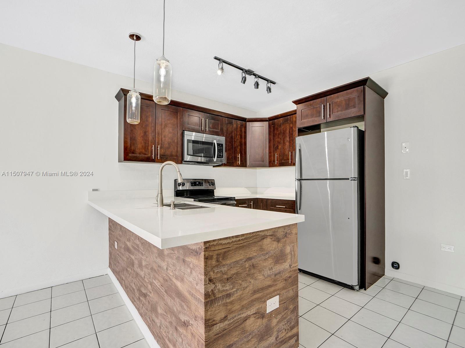 INDIES ISLAND - Residential Lease