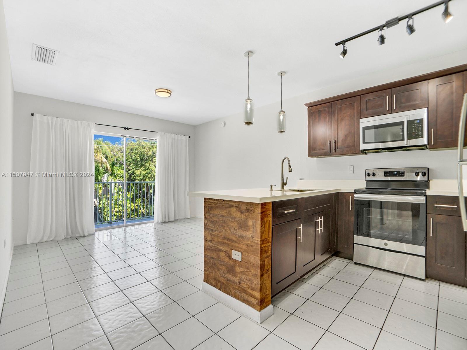 INDIES ISLAND - Residential Lease