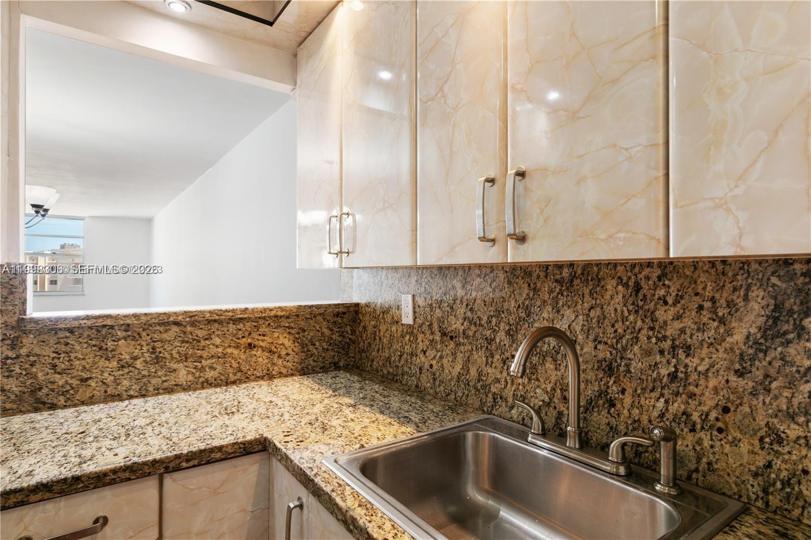 PLAZA TOWERS SOUTH CONDO - Residential
