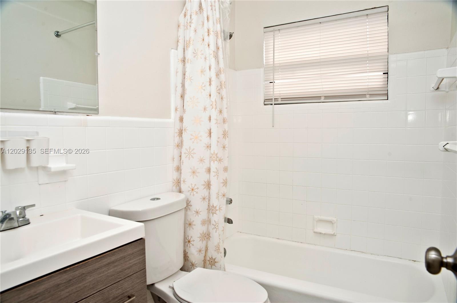 HOLLYWOOD LITTLE RANCHES - Residential Lease