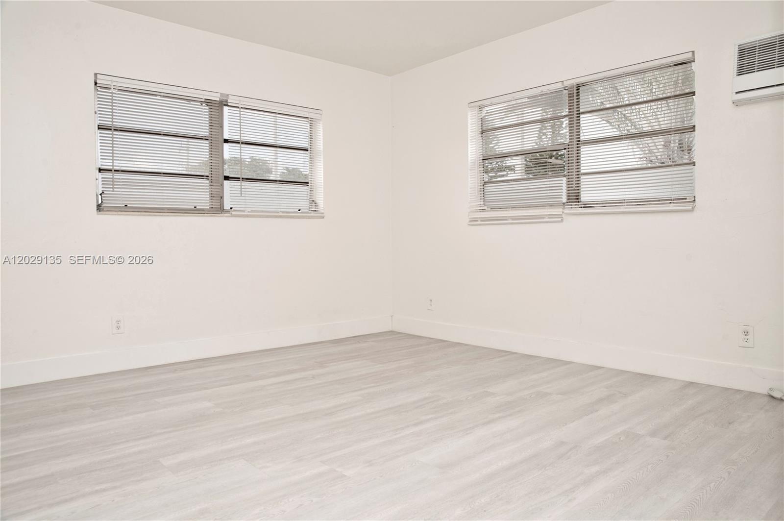 HOLLYWOOD LITTLE RANCHES - Residential Lease