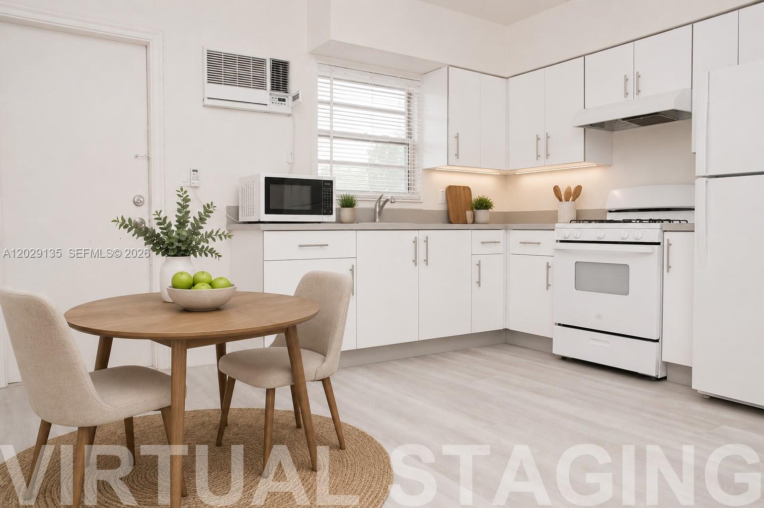 HOLLYWOOD LITTLE RANCHES - Residential Lease