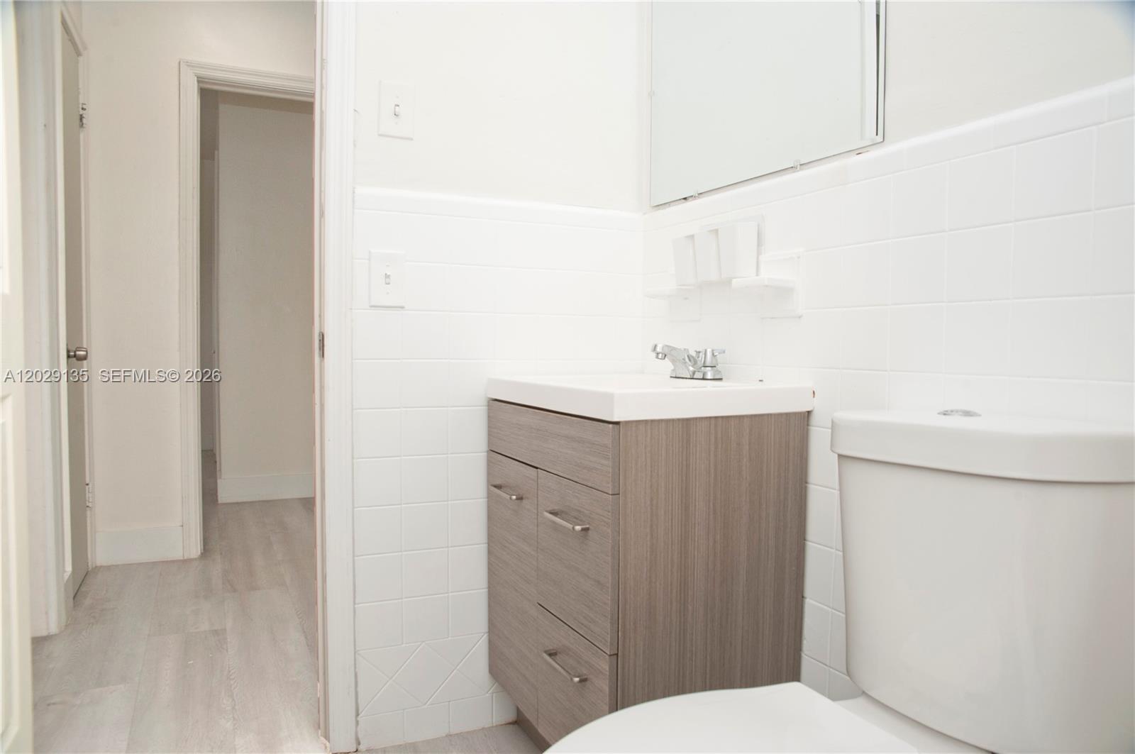 HOLLYWOOD LITTLE RANCHES - Residential Lease