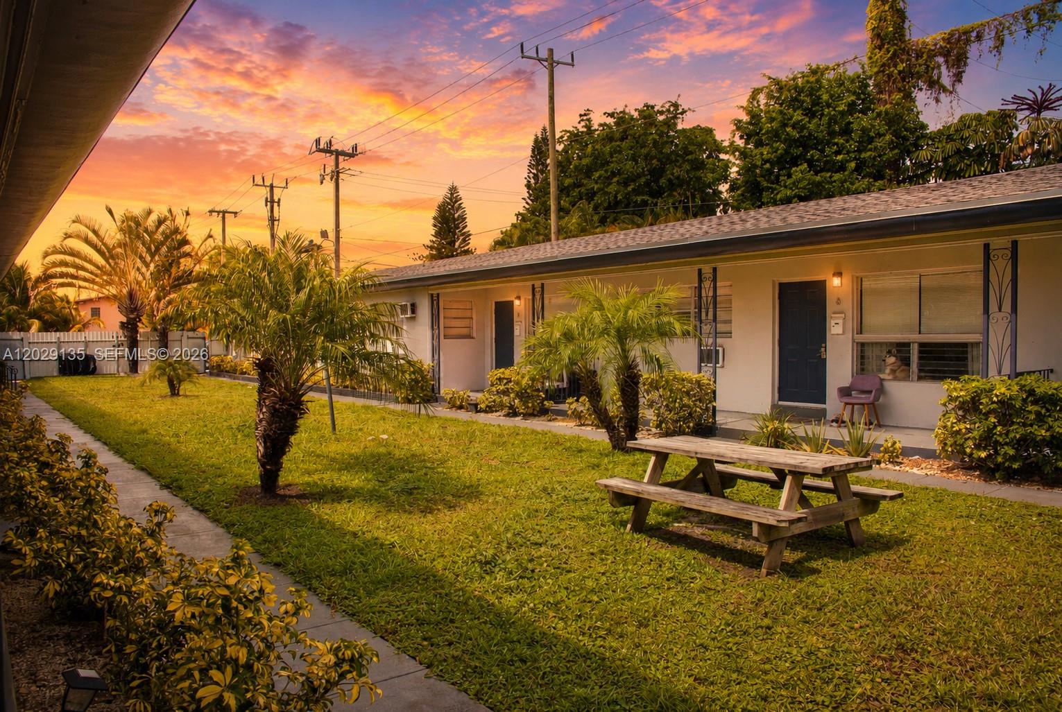 HOLLYWOOD LITTLE RANCHES - Residential Lease