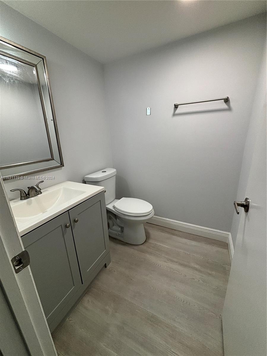 SHERWOOD SQUARE CONDOMINI - Residential Lease