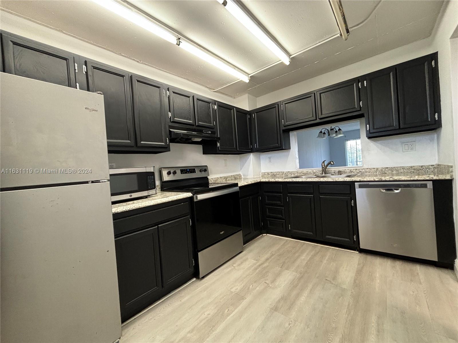 SHERWOOD SQUARE CONDOMINI - Residential Lease