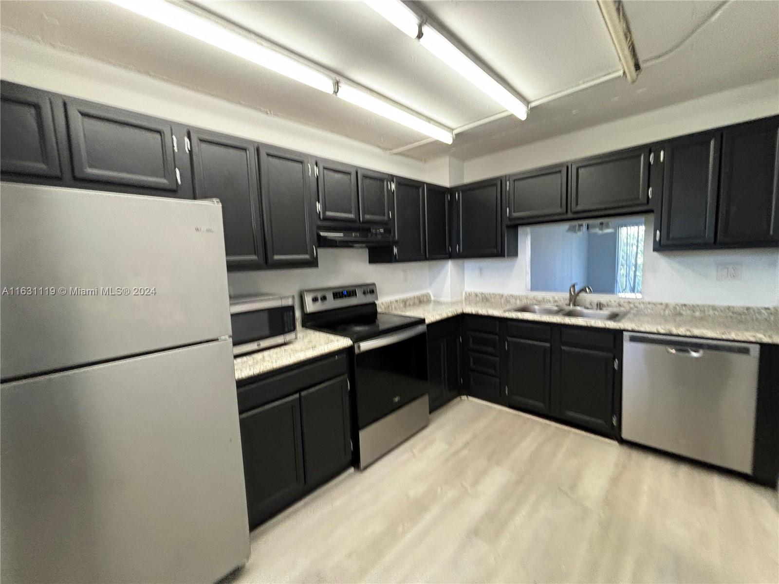 SHERWOOD SQUARE CONDOMINI - Residential Lease
