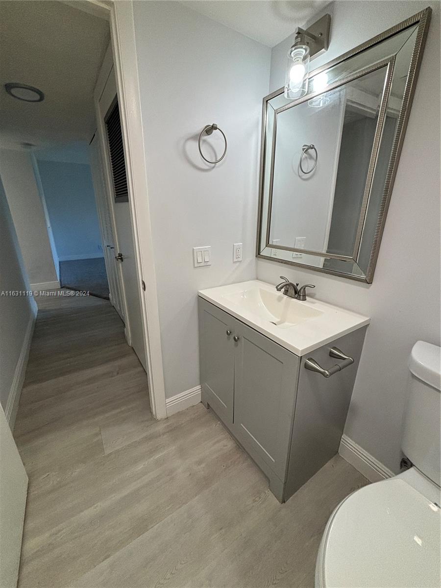 SHERWOOD SQUARE CONDOMINI - Residential Lease