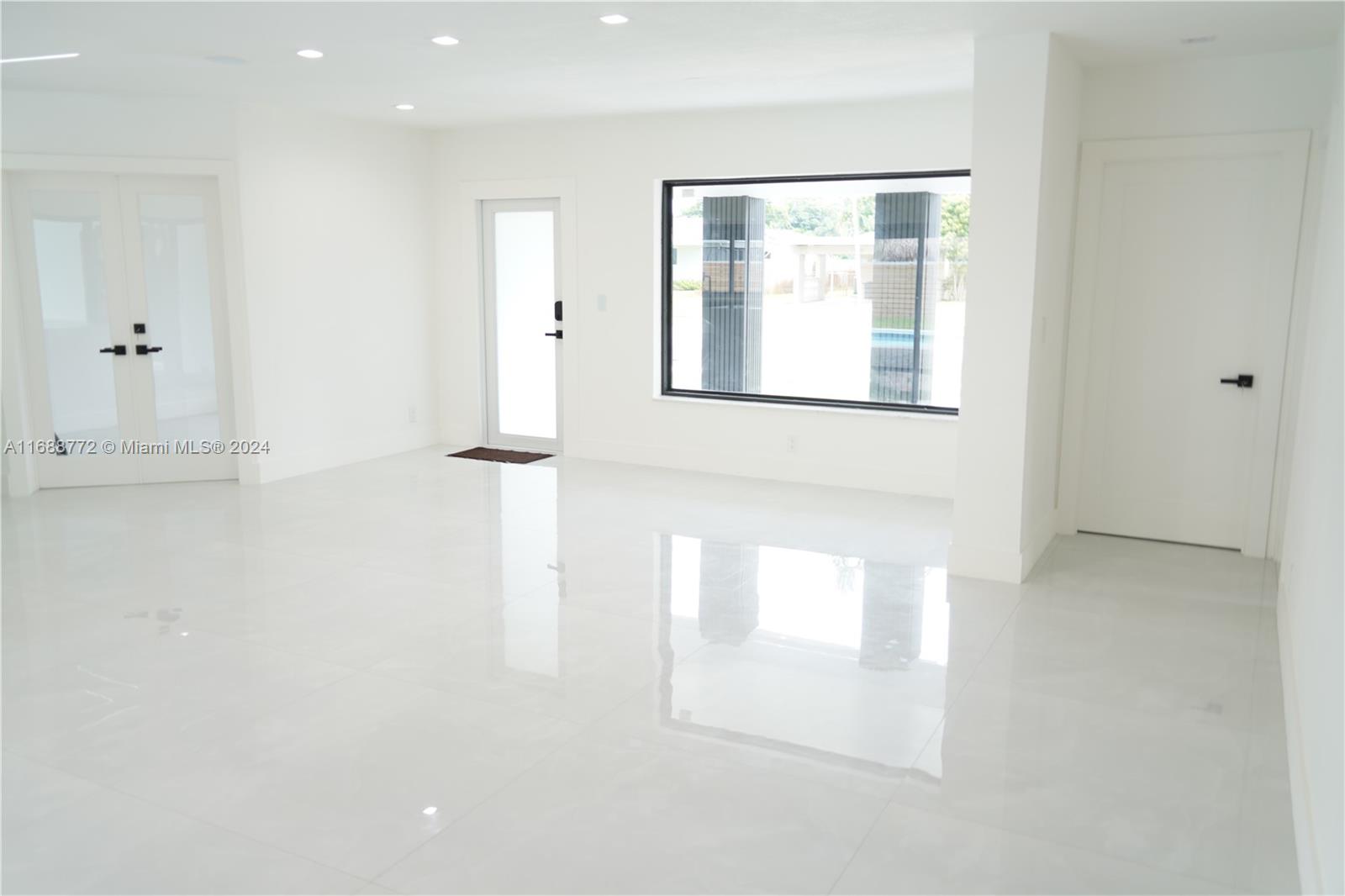 PLANTATION PARK 6TH ADD D - Residential Lease