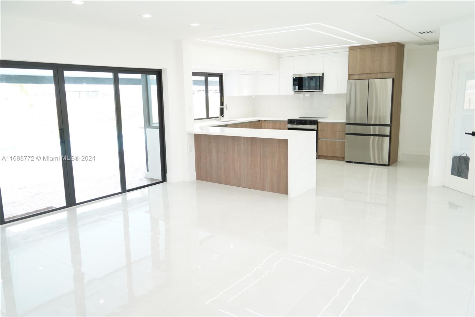 PLANTATION PARK 6TH ADD D - Residential Lease