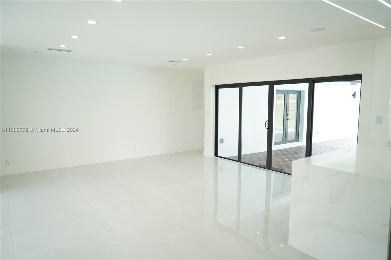 PLANTATION PARK 6TH ADD D - Residential Lease