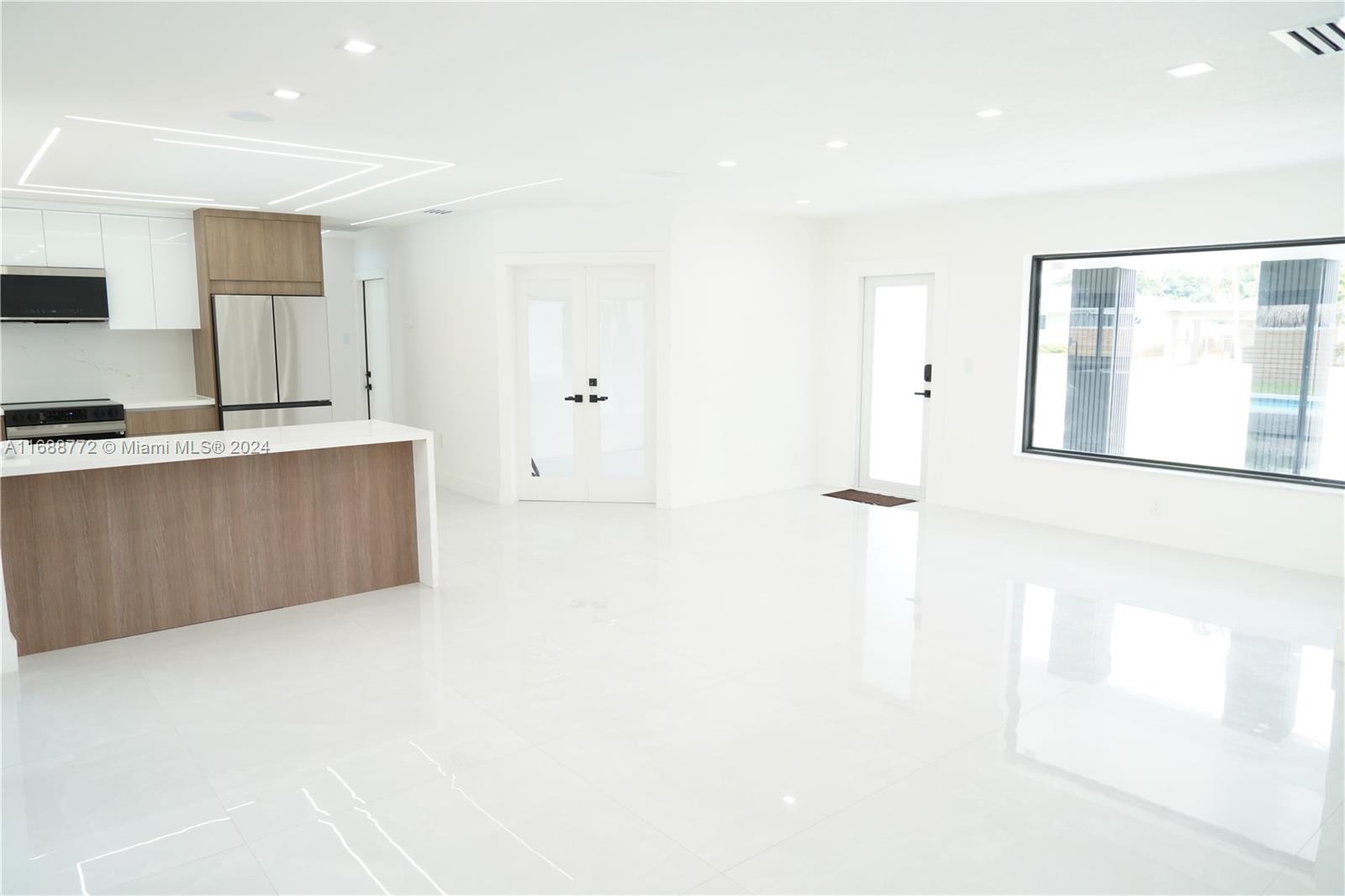 PLANTATION PARK 6TH ADD D - Residential Lease