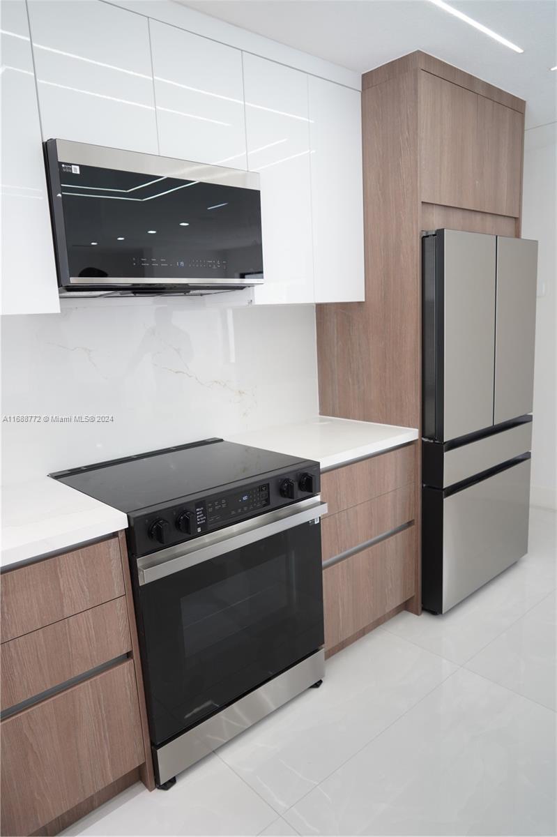 PLANTATION PARK 6TH ADD D - Residential Lease