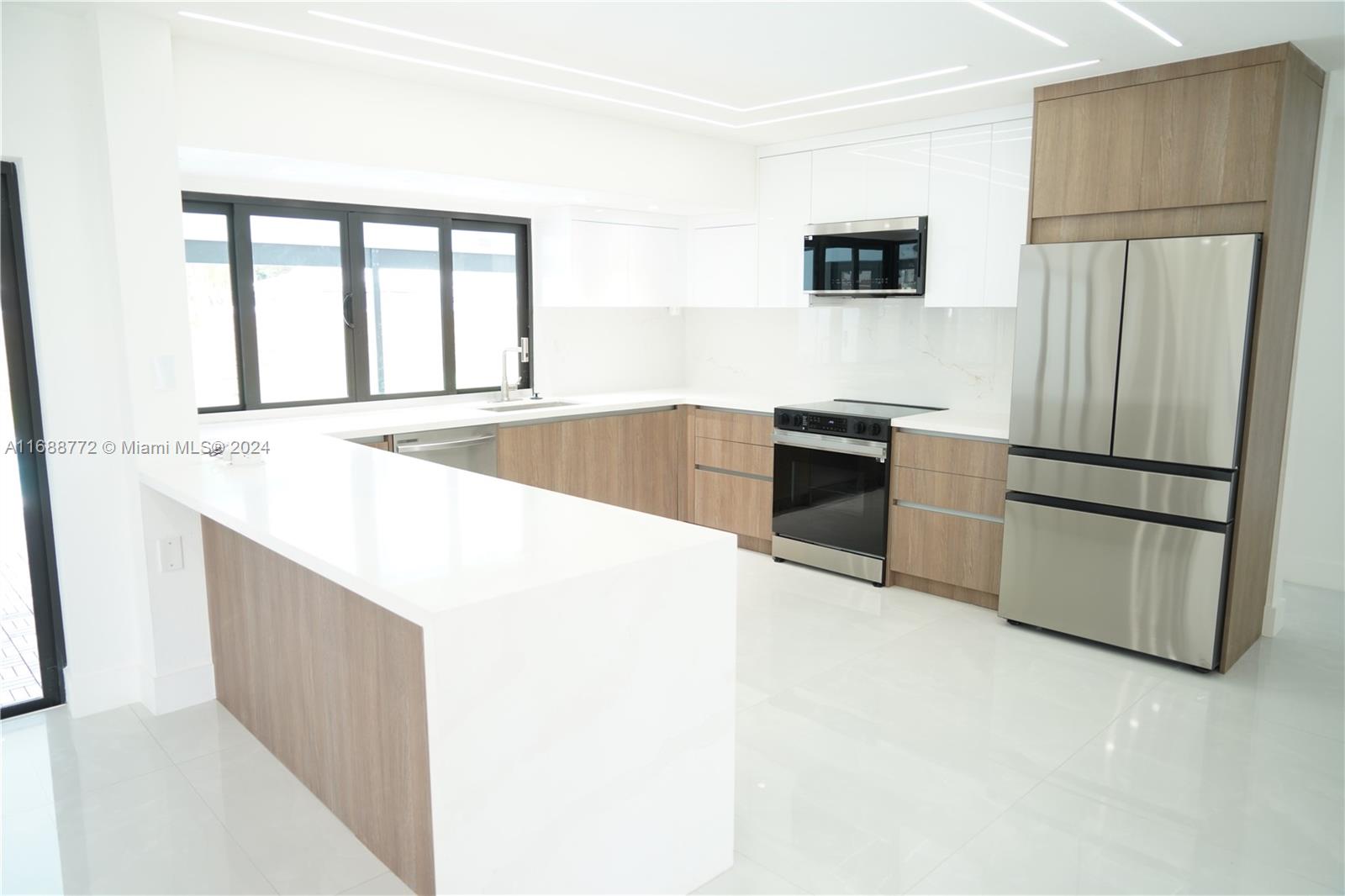 PLANTATION PARK 6TH ADD D - Residential Lease