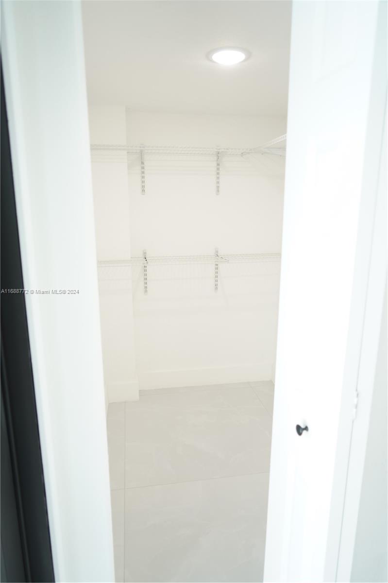 PLANTATION PARK 6TH ADD D - Residential Lease