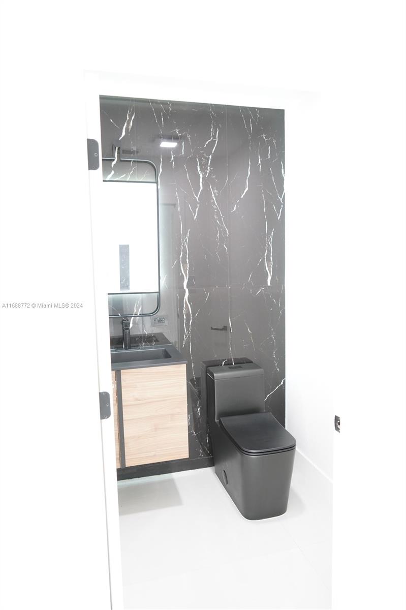 PLANTATION PARK 6TH ADD D - Residential Lease