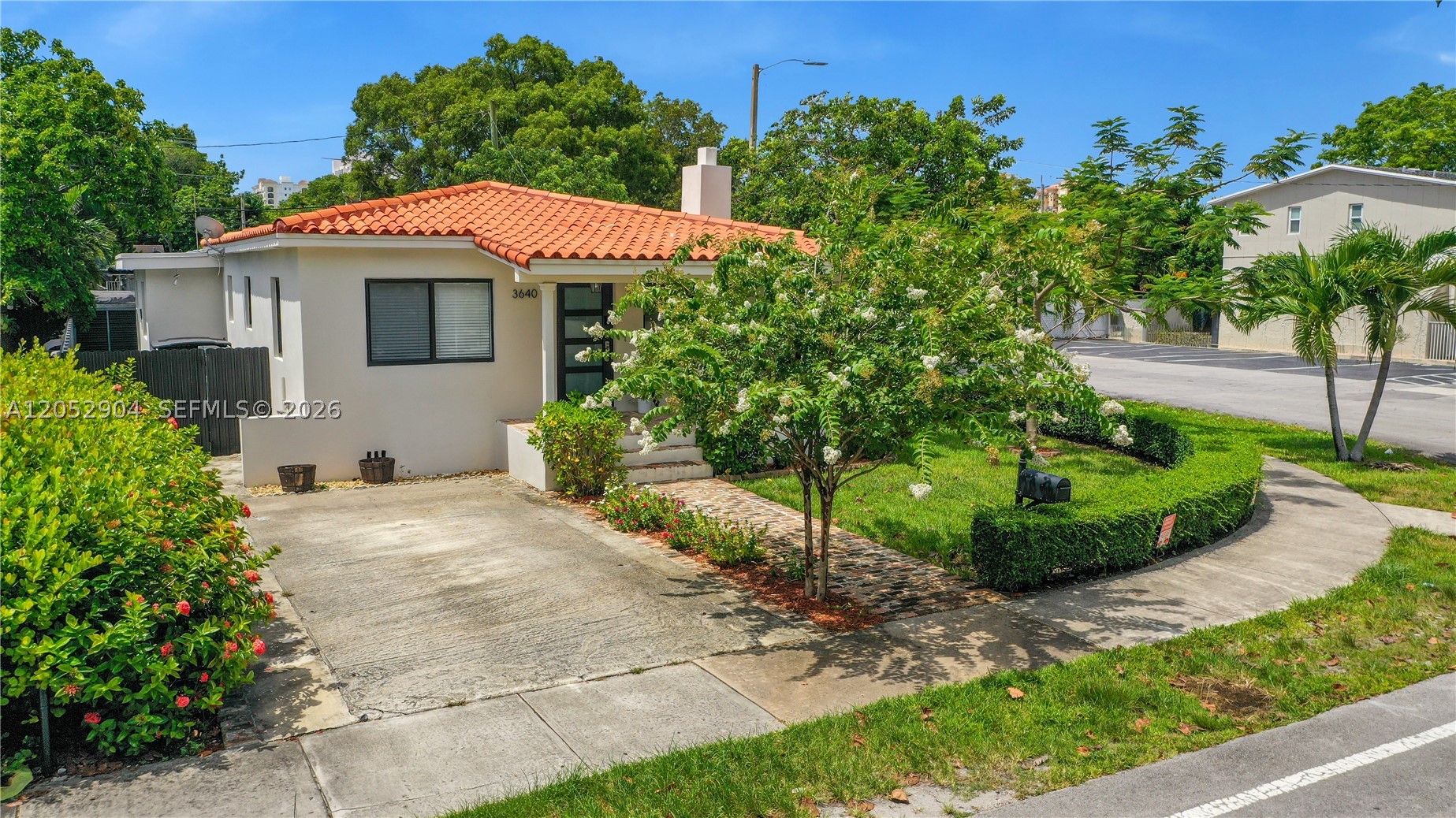 TAMIAMI PINES - Residential