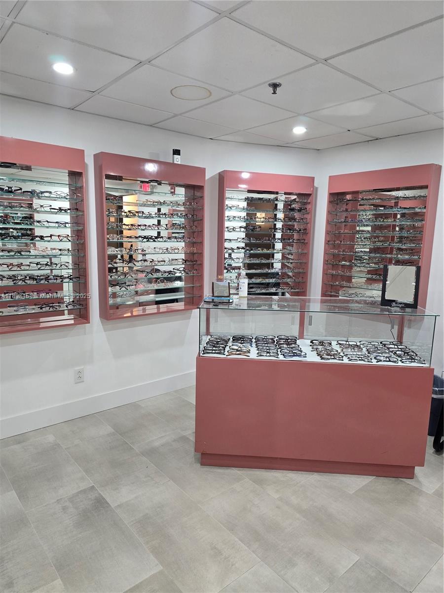 Owner retiring! Equipment, inventory, client list; everything included in price.  Practice has been operating at this location for two years but has been in business for 40 years.  This is an excellent opportunity for an optician or optometrist to convert this practice.  Very low rent with flexible lease options.  Call now!