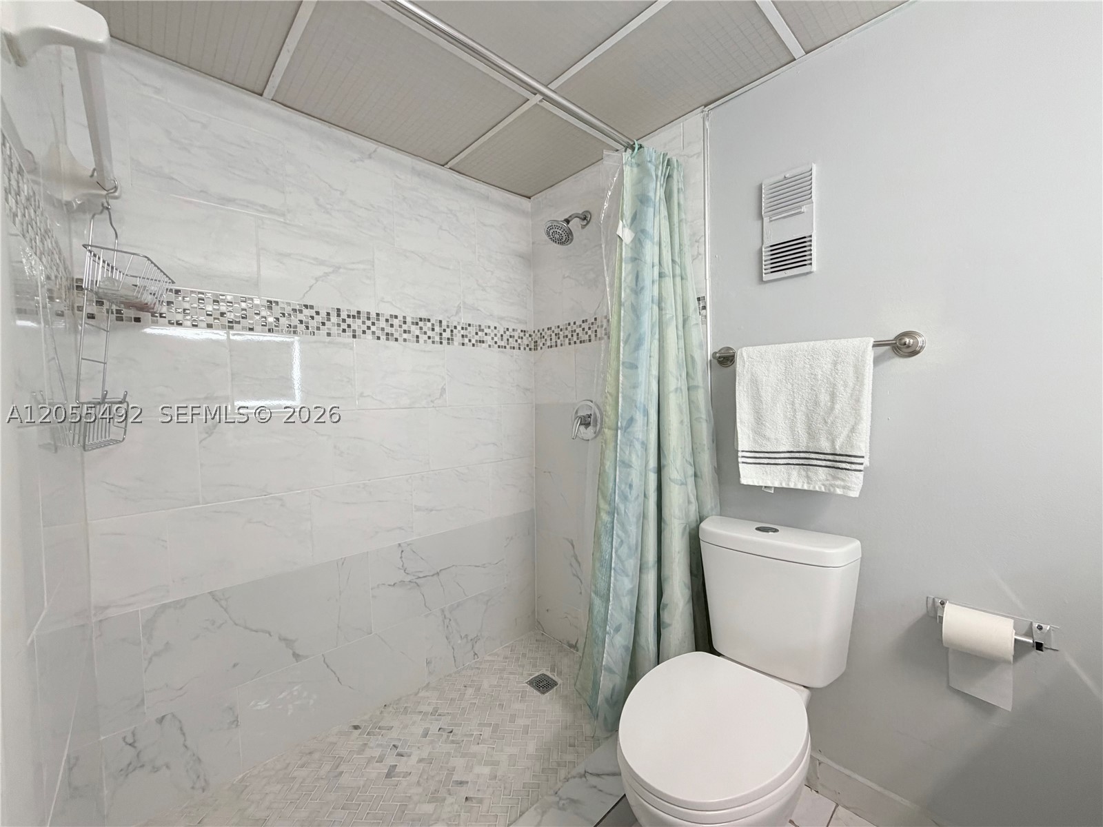 VERSIALLES GARDENS II CON - Residential Lease