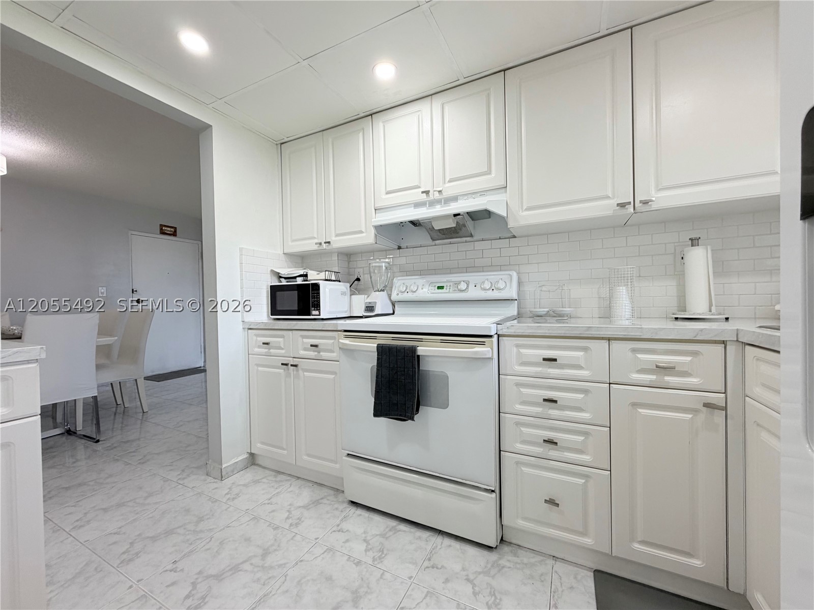 VERSIALLES GARDENS II CON - Residential Lease