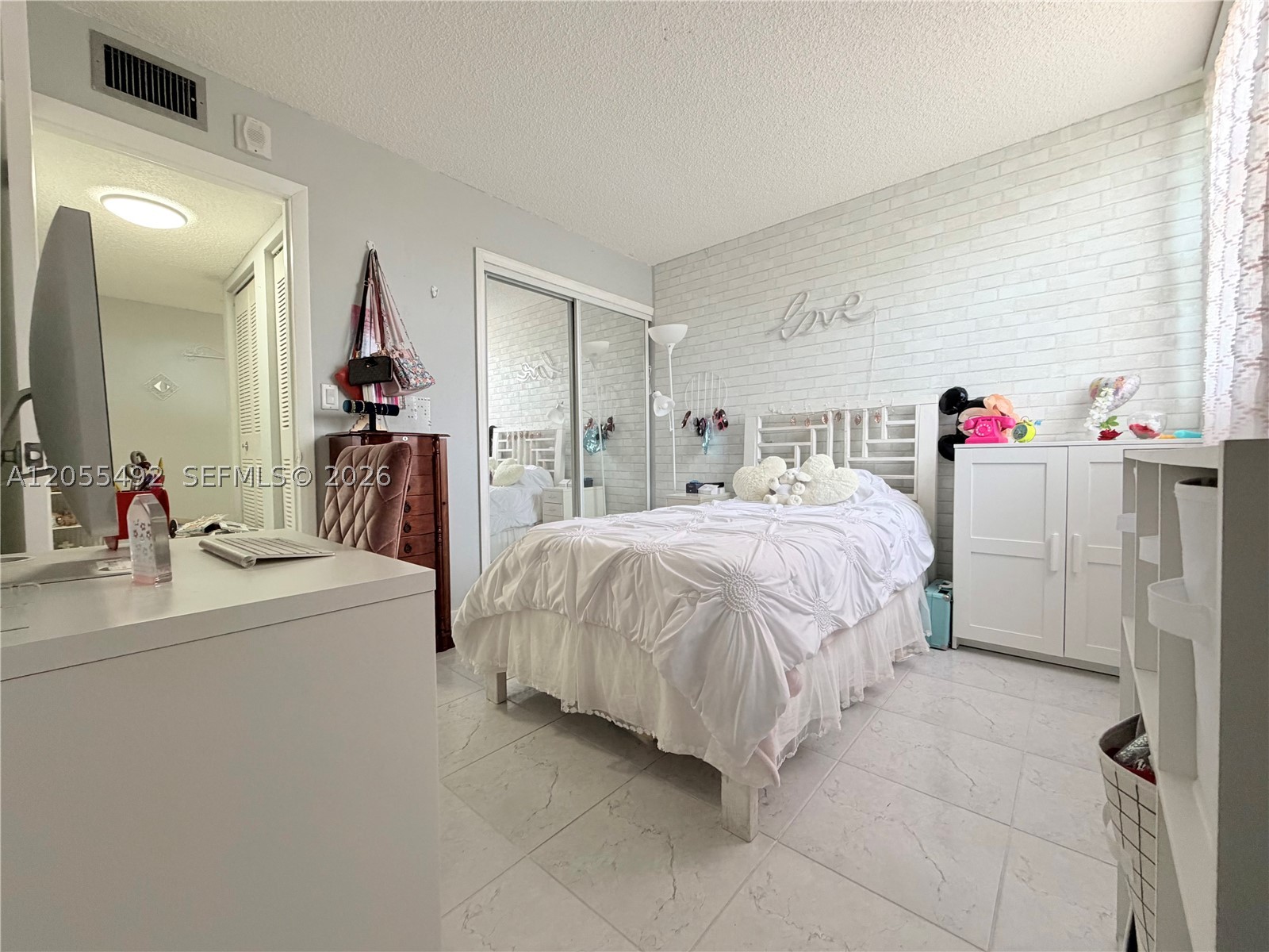 VERSIALLES GARDENS II CON - Residential Lease