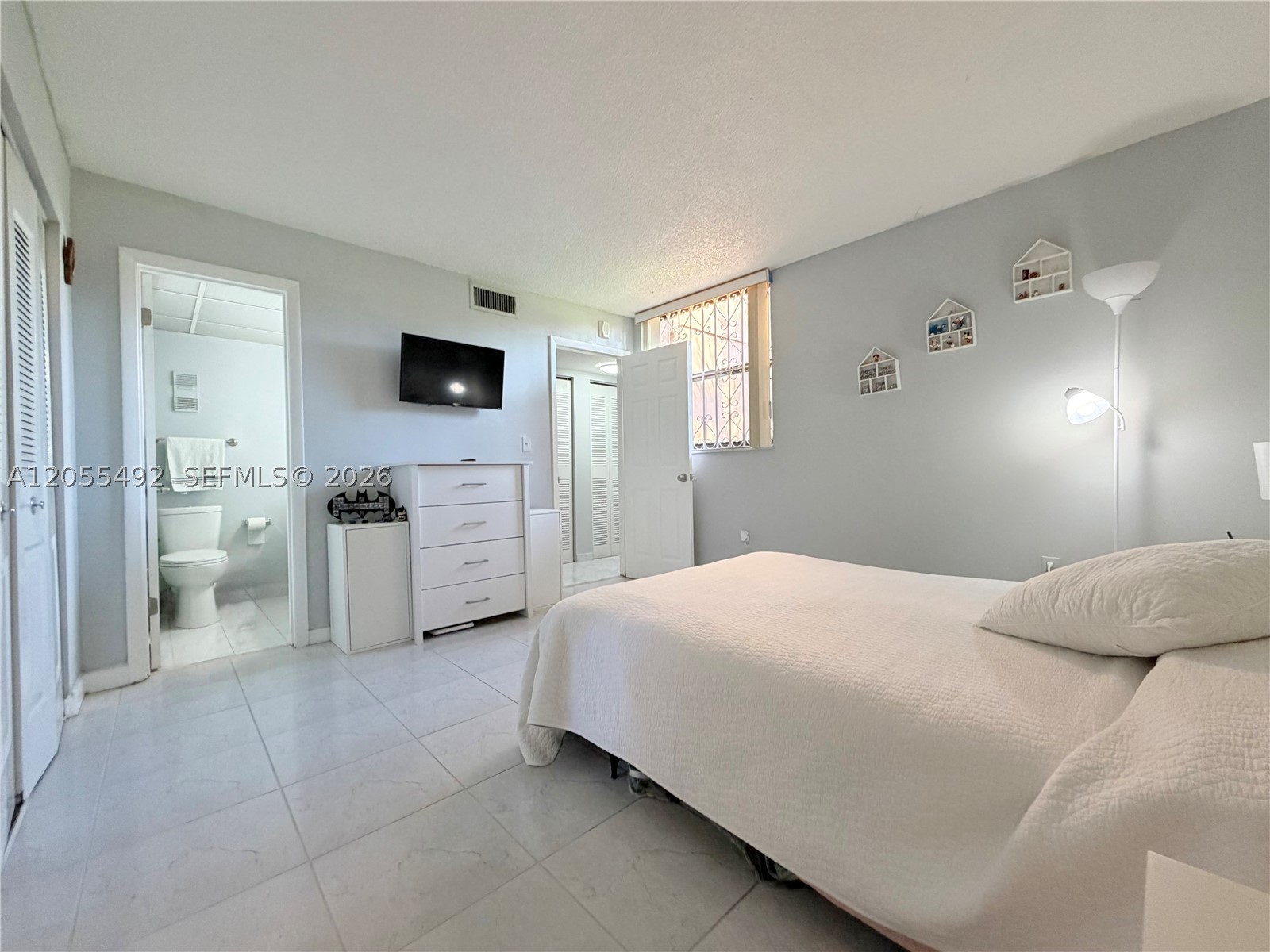 VERSIALLES GARDENS II CON - Residential Lease
