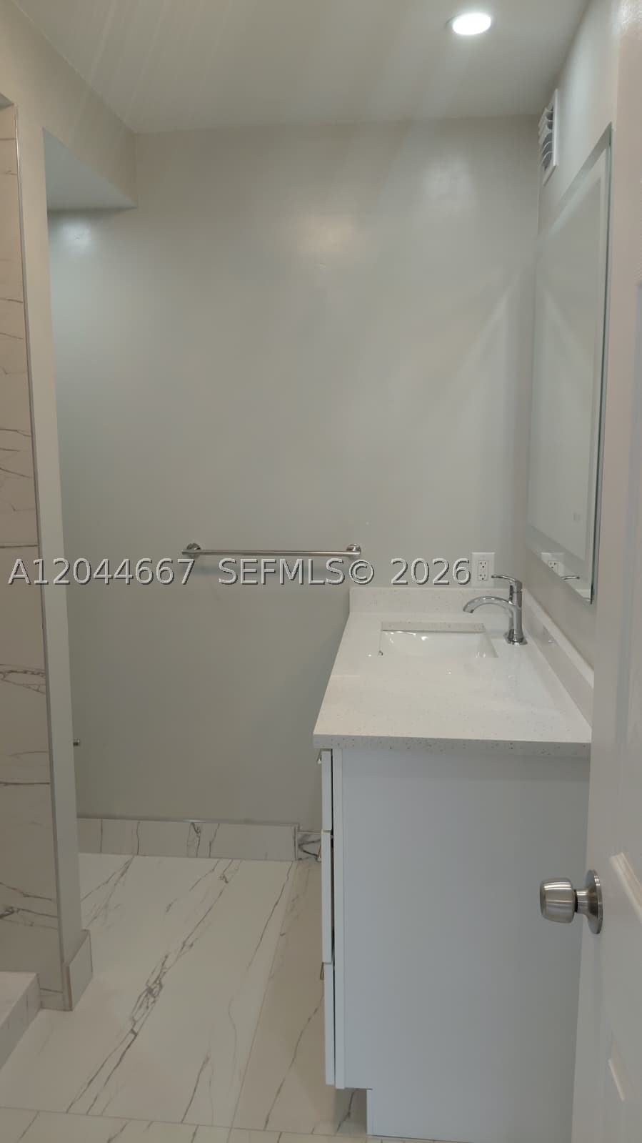 PINES CONDO - Residential Lease