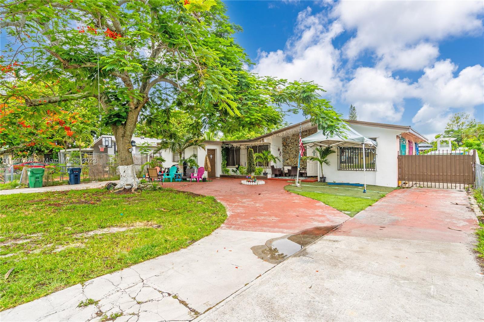 Great 3/3 single home with OVER SIZE LOT, 7824 Sqft with space for a Pool, Boat or RV, ,potential income producing opportunity, the house is 2/2 in one site and 1/1 (in-law quarter) in the other site.  NO HOA!! For showings please contact the co-listing agent.