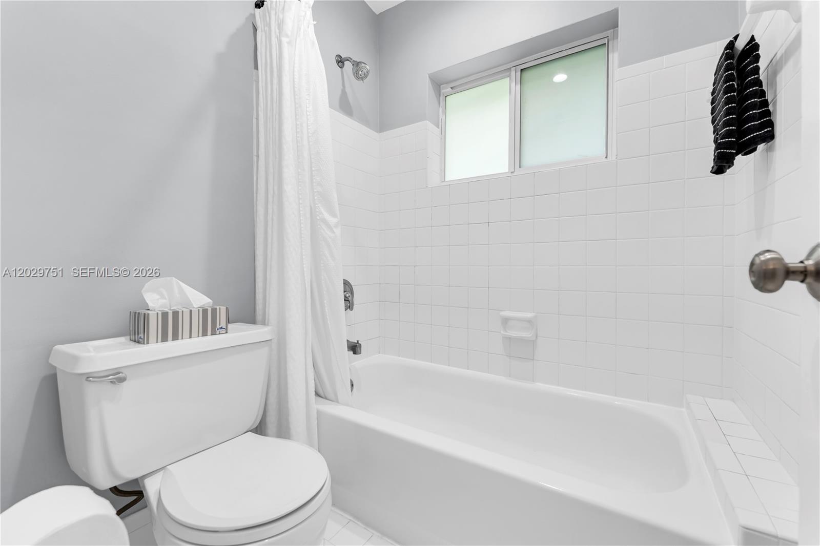 ROYALE GREEN SEC 3 - Residential