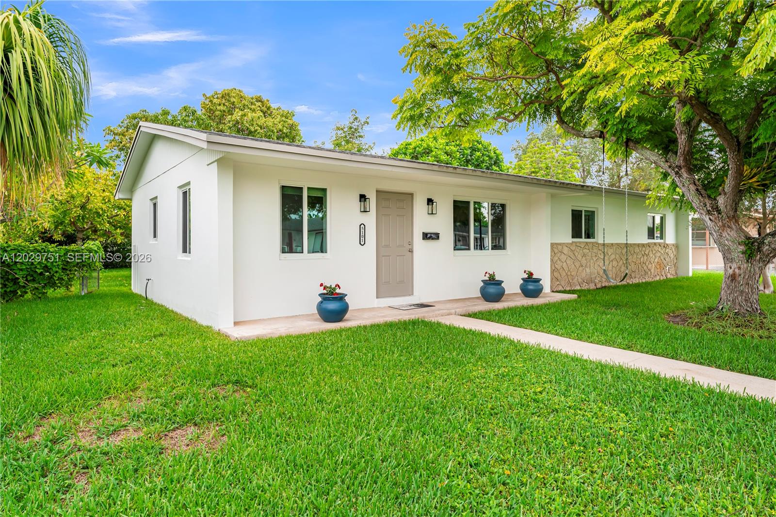 ROYALE GREEN SEC 3 - Residential