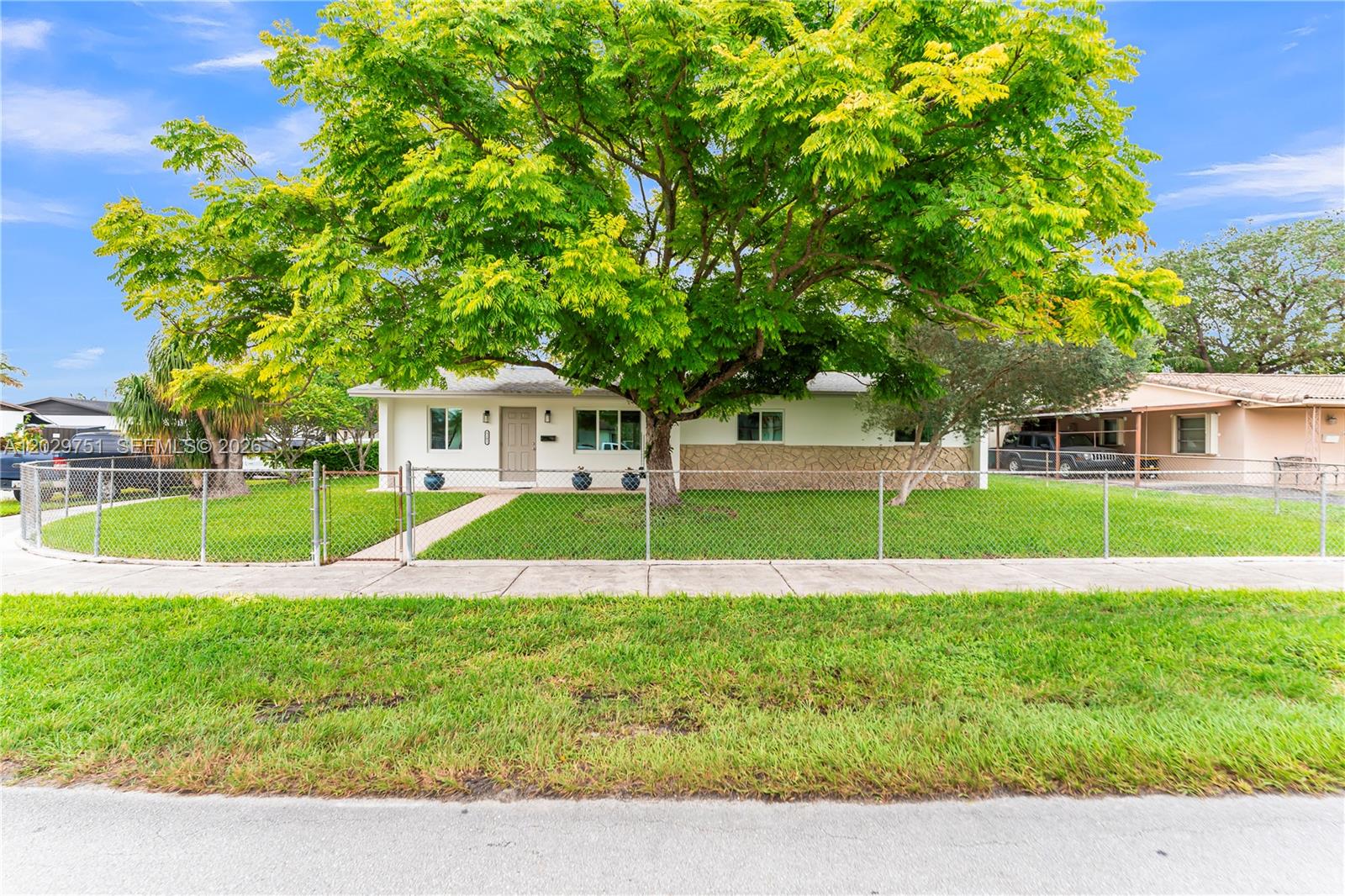 ROYALE GREEN SEC 3 - Residential