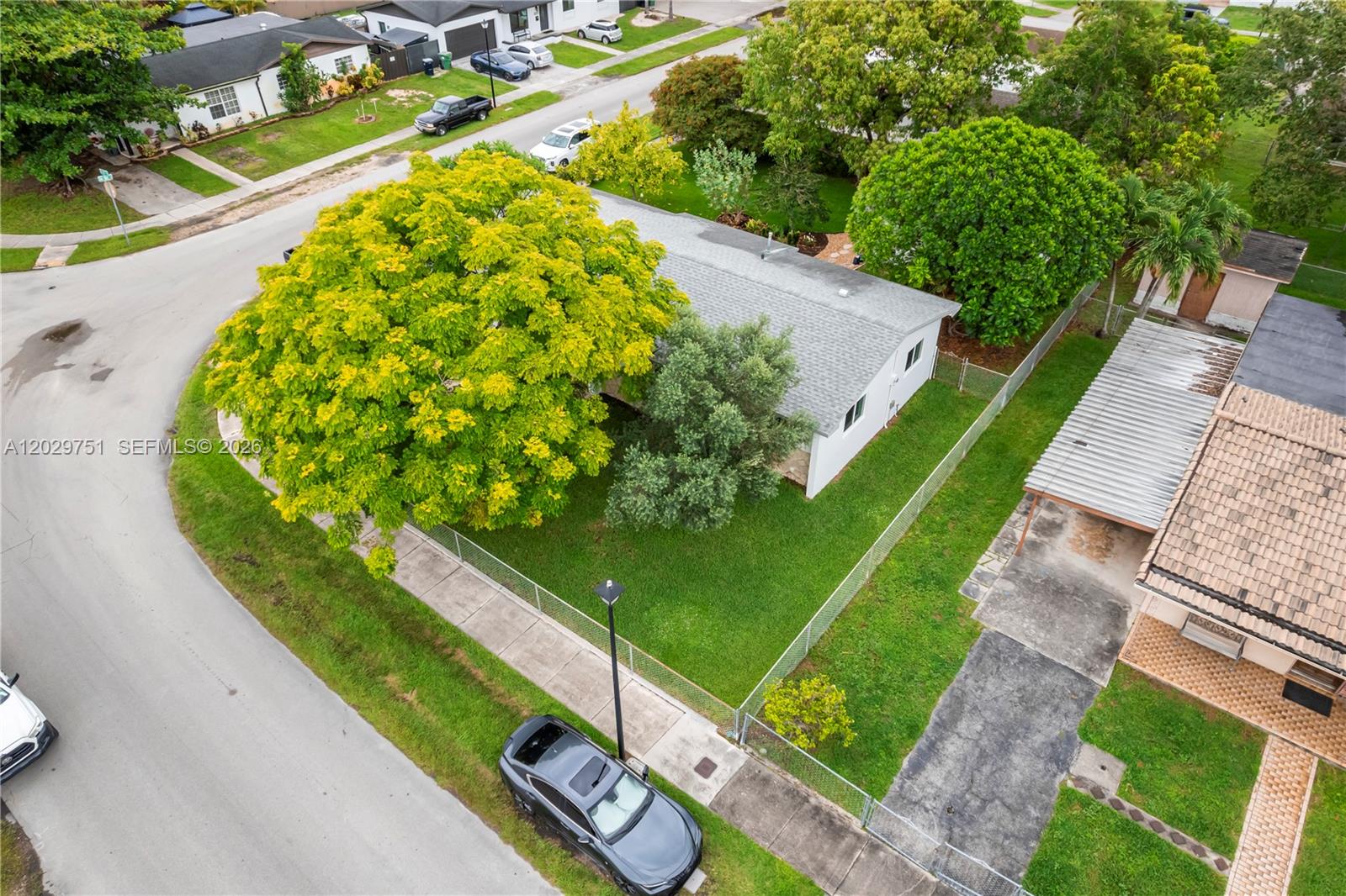 ROYALE GREEN SEC 3 - Residential