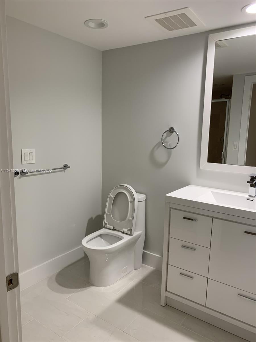 BEACH CLUB CONDO - Residential Lease